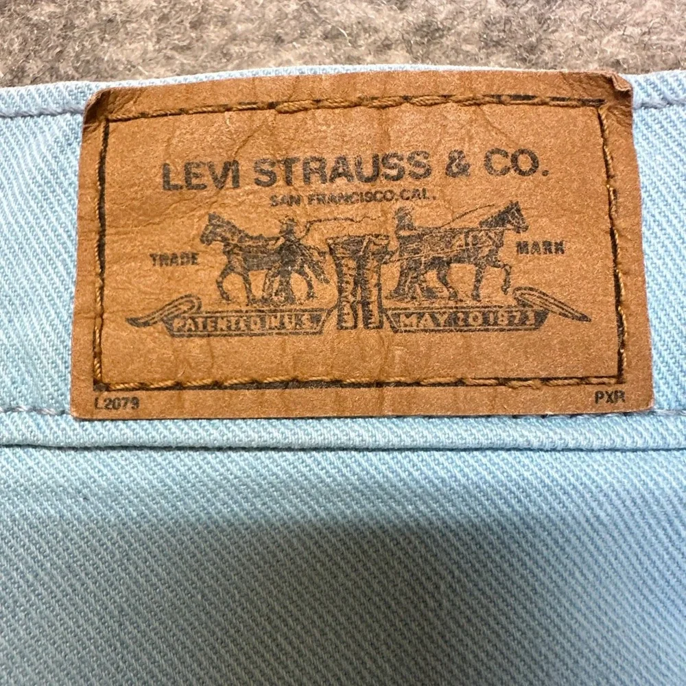 Levi Strauss 515 Denim Shorts Women 12 Light Blue Stretch 5-Pocket Pedal Pushers